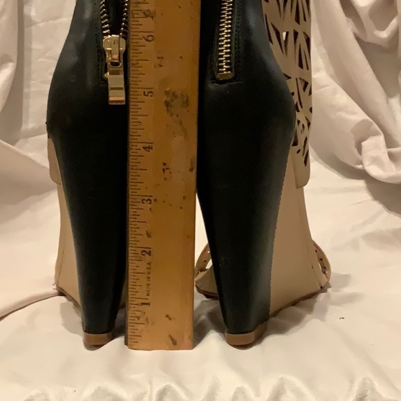 Tan and black sandal boots with wedge heel - Picture 7 of 7